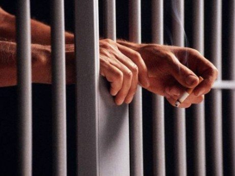 O trabalho ilegal não é legal Trabalho ilegal e cadeia