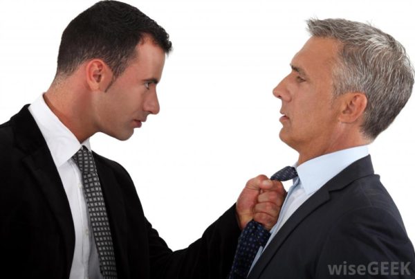 Como lidar com agressões e ofensas no ambiente profissional? Agressão no trabalho