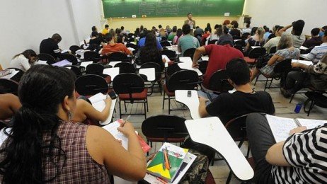 Salas cheias em cursinhos