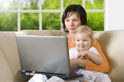 Trabalhando de casa e criando os filhos