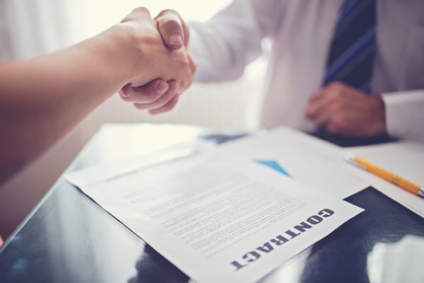 Definição de adendo contratual
