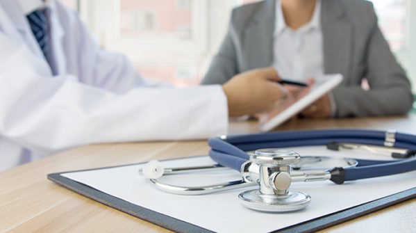 Demissão em tratamento médico