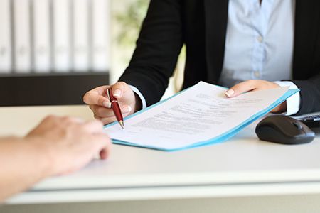 Interrupção e suspensão de contrato